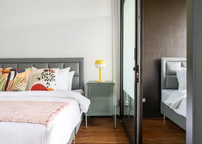 Miq Ekkamai2 3br Designer Oval Bathtub 15pax Bangkok