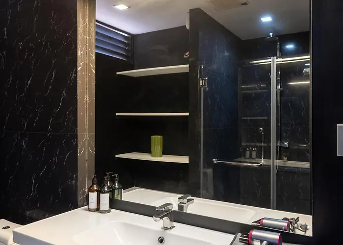 Miq Ekkamai2 3br Designer Oval Bathtub 15pax Villa