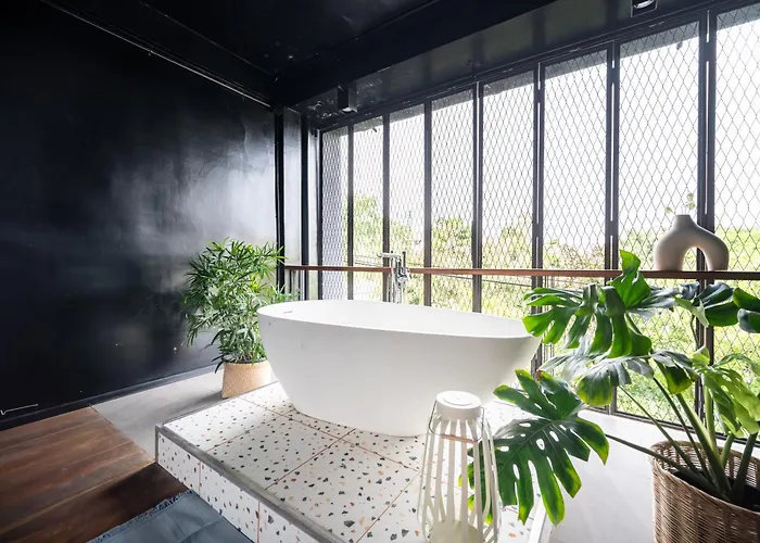 Miq Ekkamai2 3br Designer Oval Bathtub 15pax