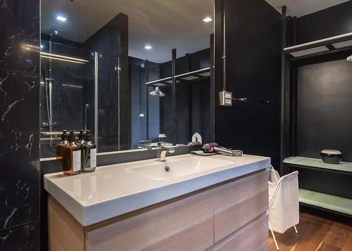 Miq Ekkamai2 3br Designer Oval Bathtub 15pax Villa