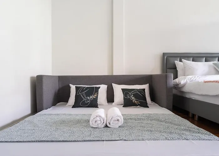 Miq Ekkamai2 3br Designer Oval Bathtub 15pax Bangkok